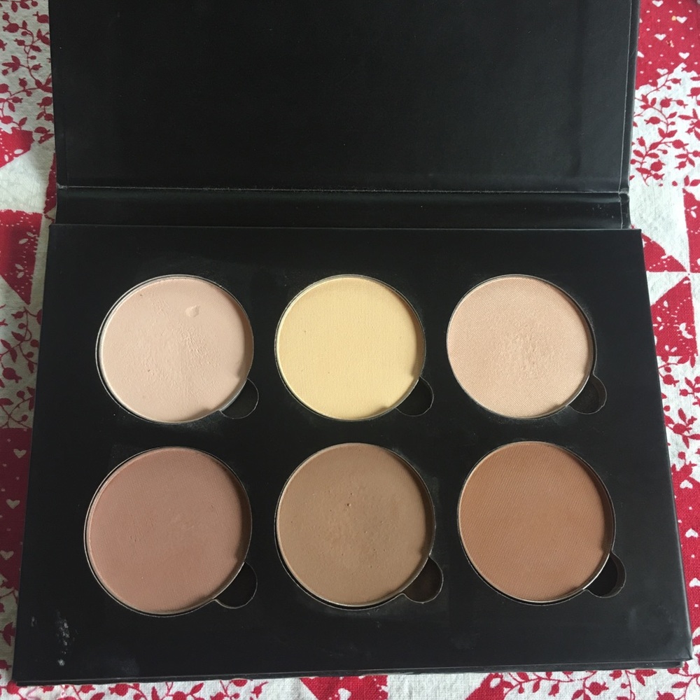 Anastasia Beverly Hills powder contour kit